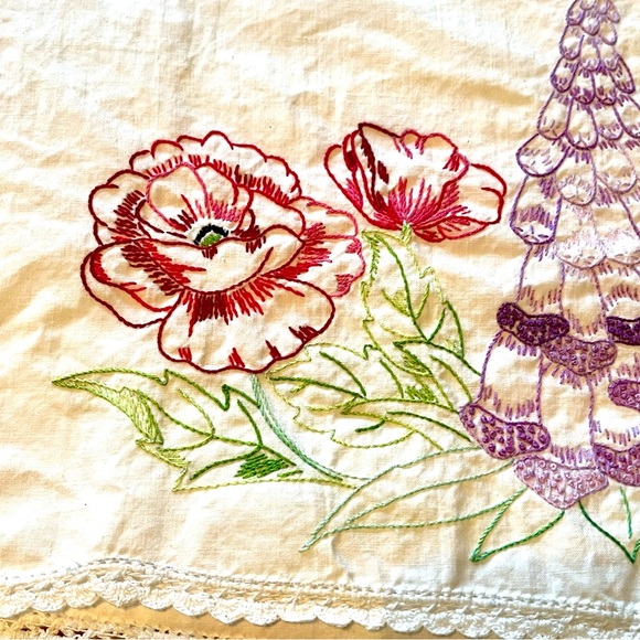 MCM handmade Embroidered POPPIES, FOXGLOVE, Pair Linen Pillowcases Cottage Core - Picture 4 of 10